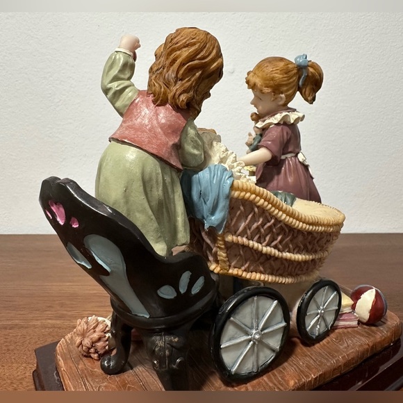 Giovanni Collection Figurine Three Children Playing - Picture 6 of 9